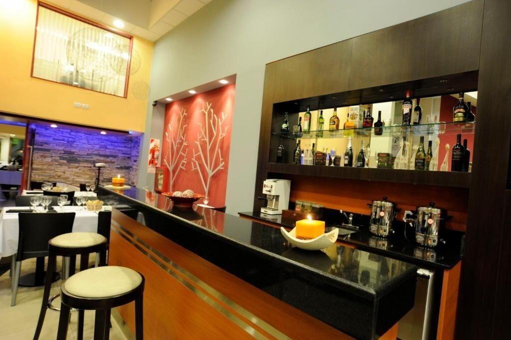 Bar/Salón Hotel Osam