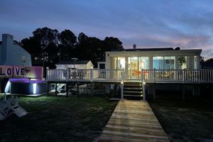 Alquiler Vacacional - Beachfront Hideaway - Pet Friendly, Hot Tub, EV