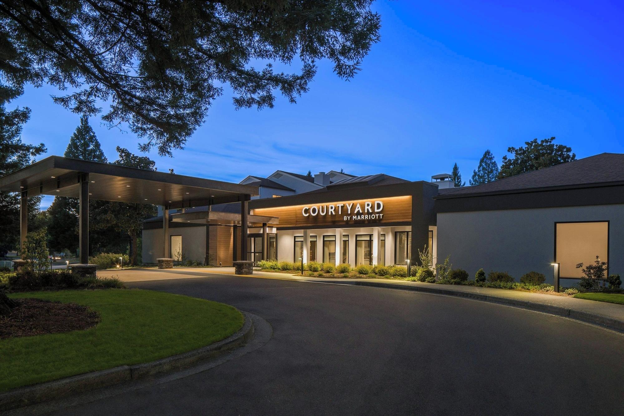 Vista Exterior Courtyard by Marriott Portland Beaverton