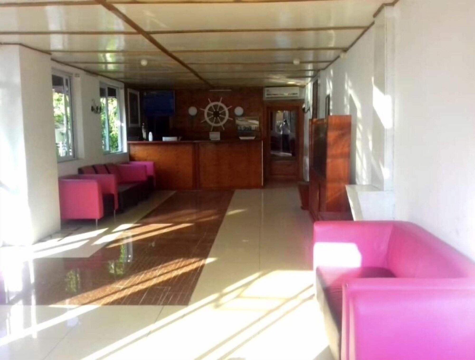 Vista Lobby Hôtel Le Paquebot - Airport Paquebot hotel