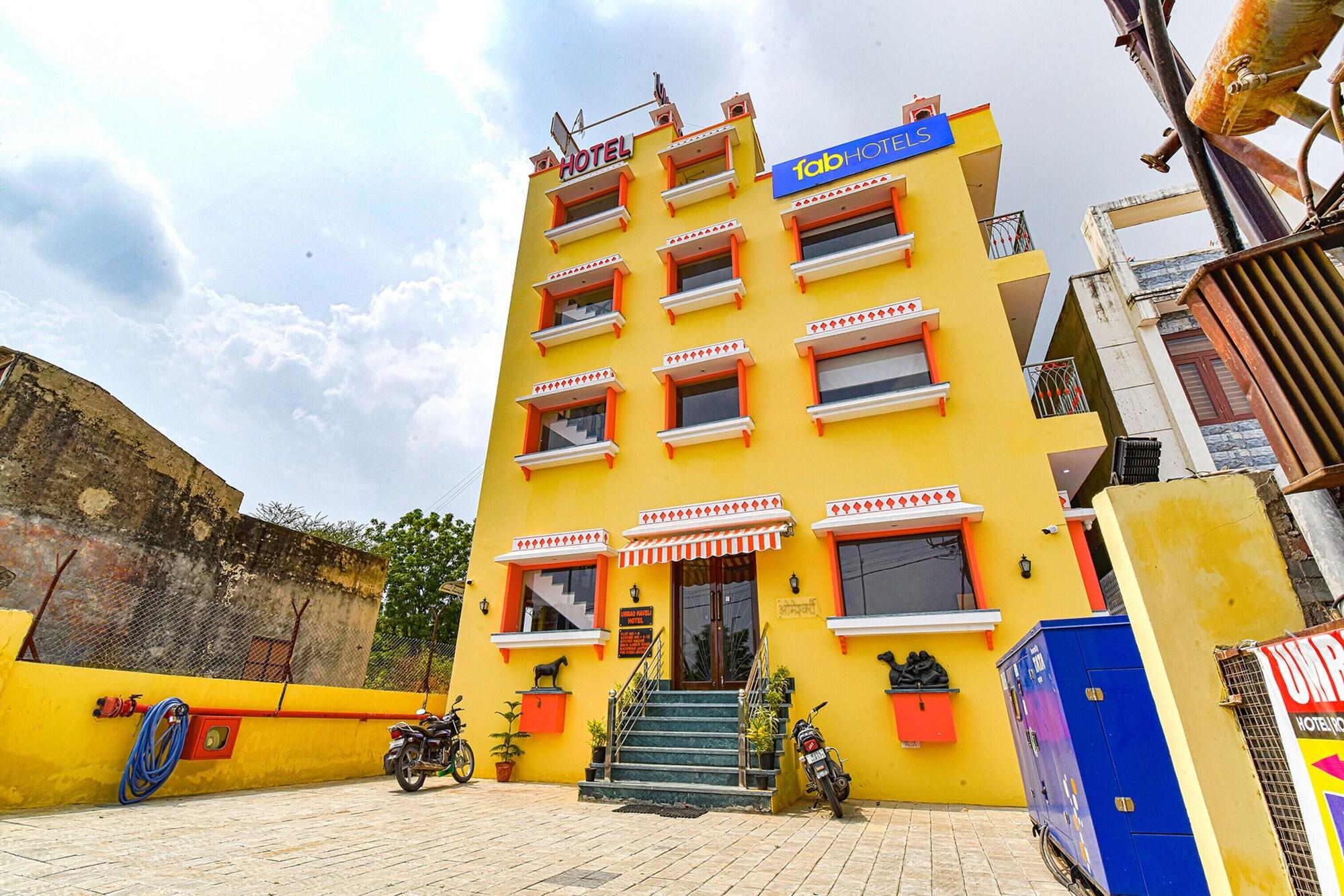 Vista Exterior FabHotel Umrao Haveli With Pool