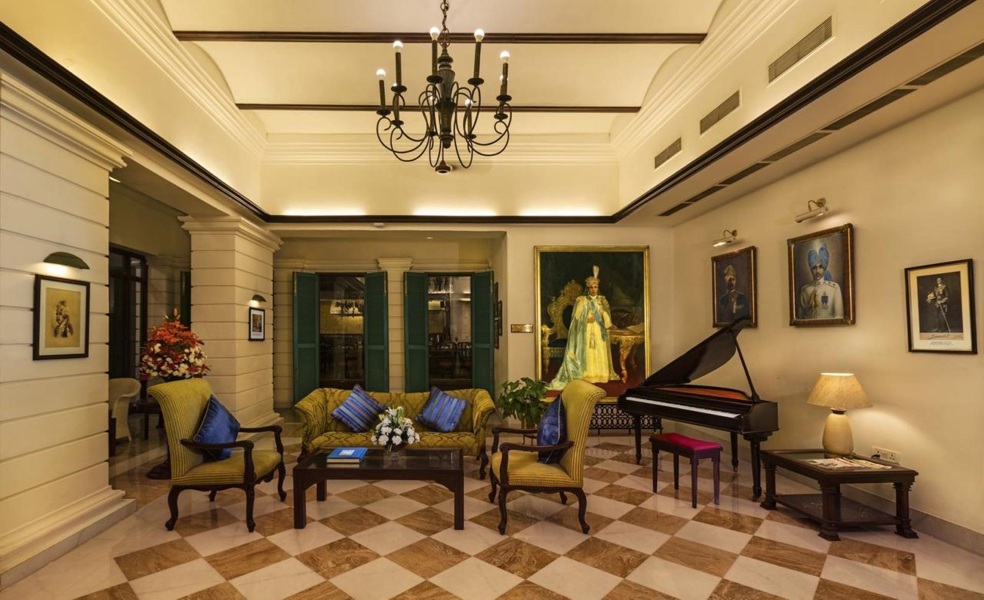Vista Lobby Jehan Numa Palace Hotel
