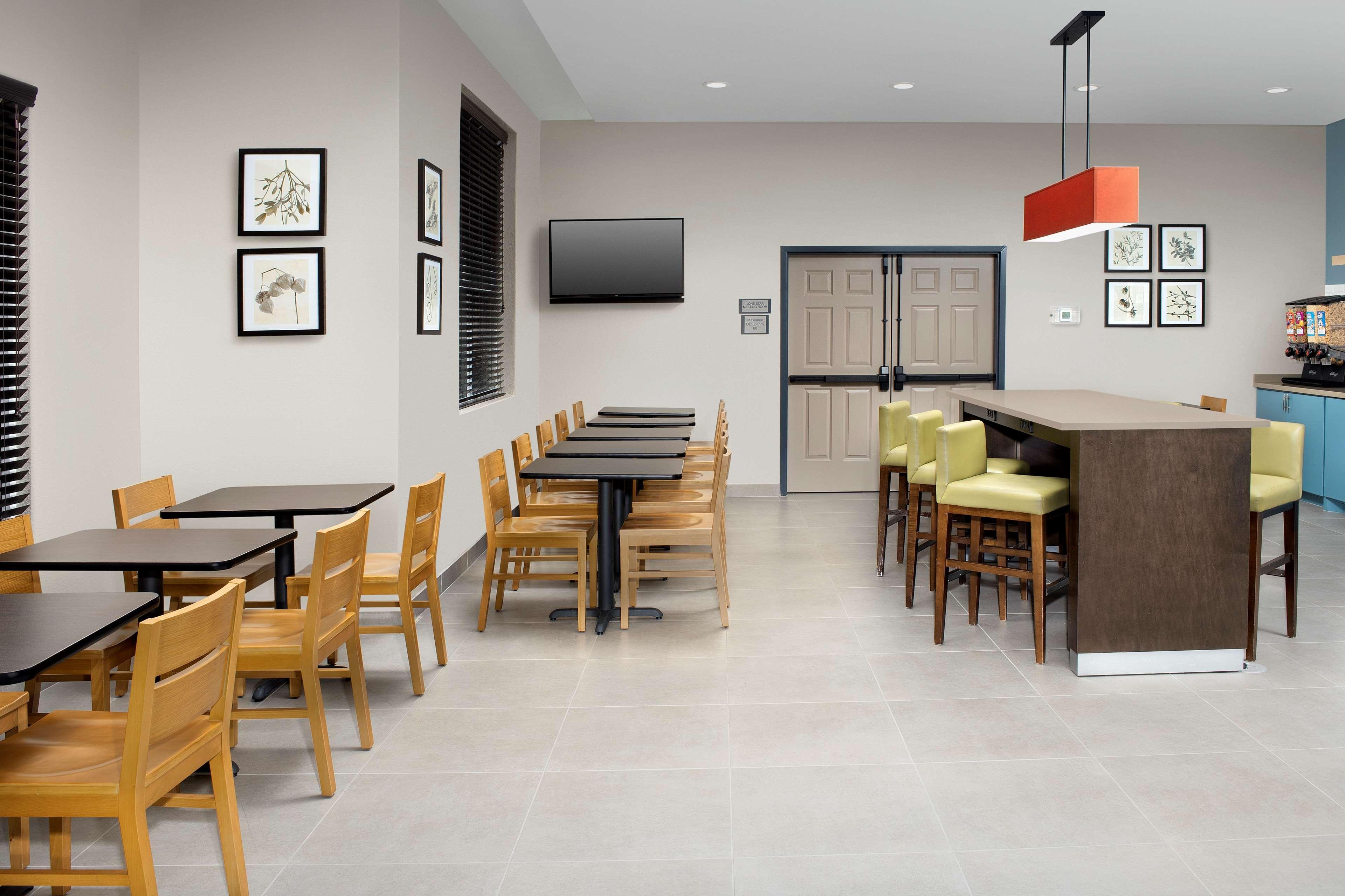 Restaurant Country Inn & Suites by Radisson, Houston Intercontinental Airport East, TX