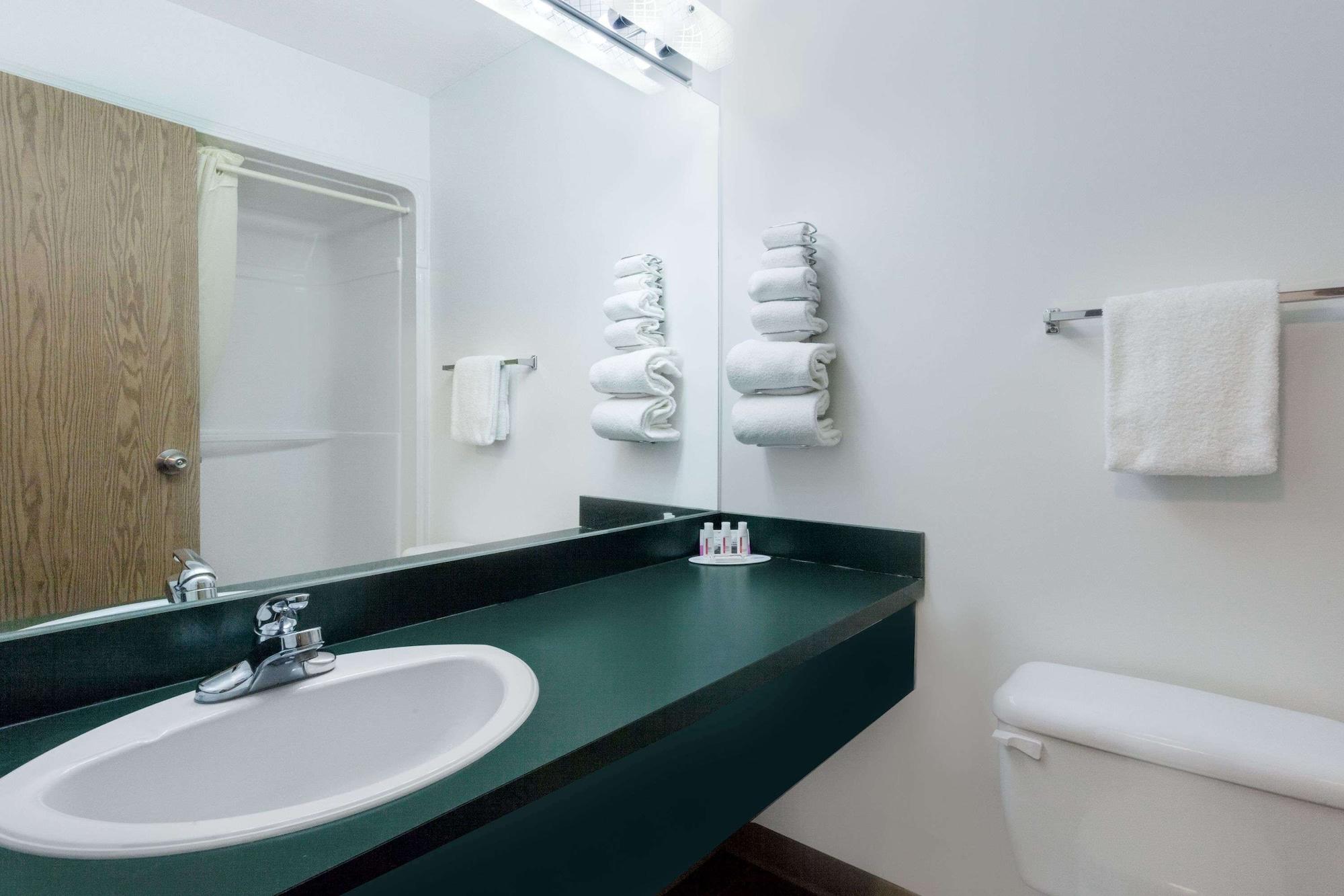 Equipamiento de Habitación Super 8 by Wyndham Morden
