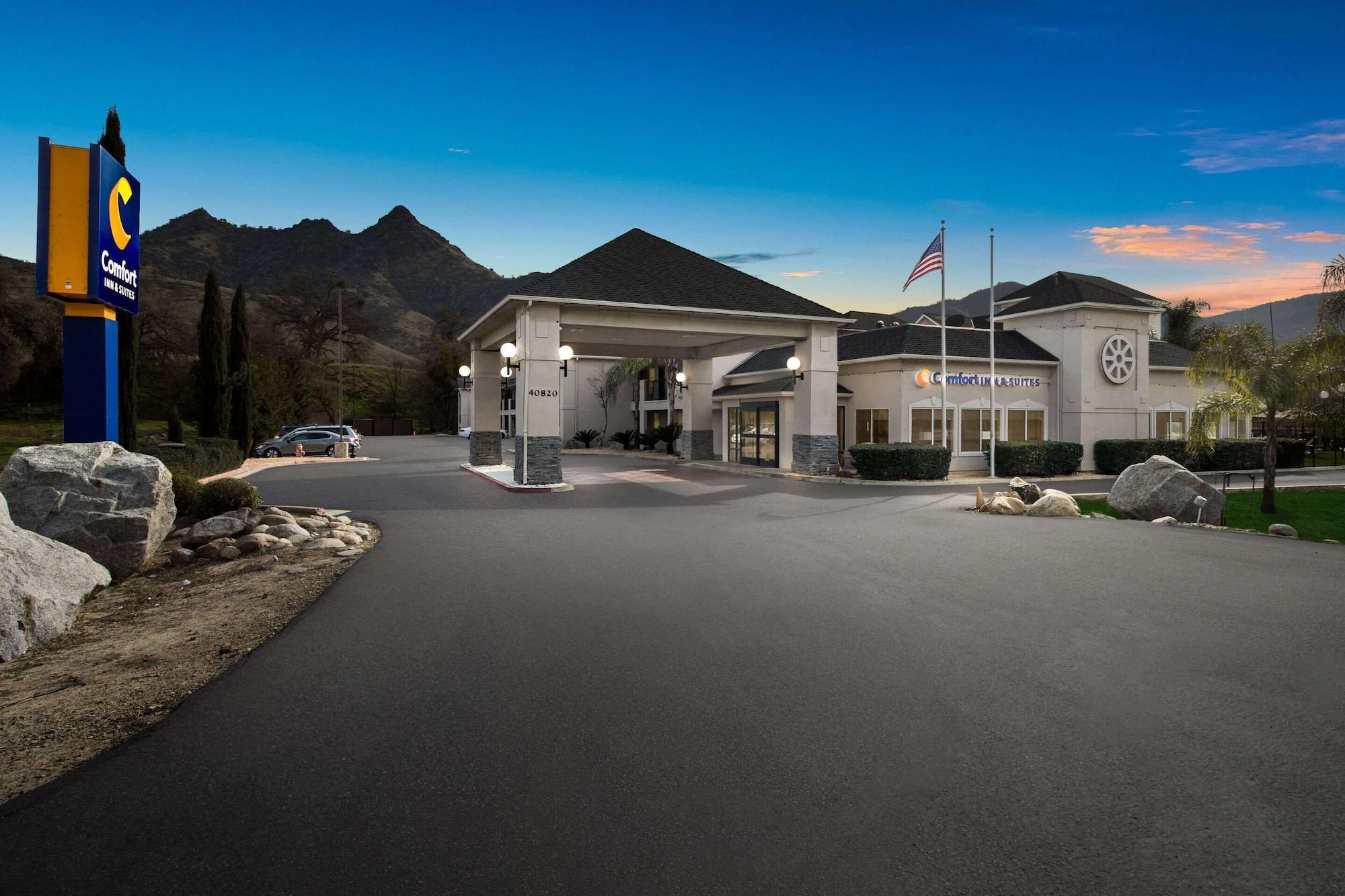 Vista Exterior Comfort Inn & Suites Sequoia/Kings Canyon