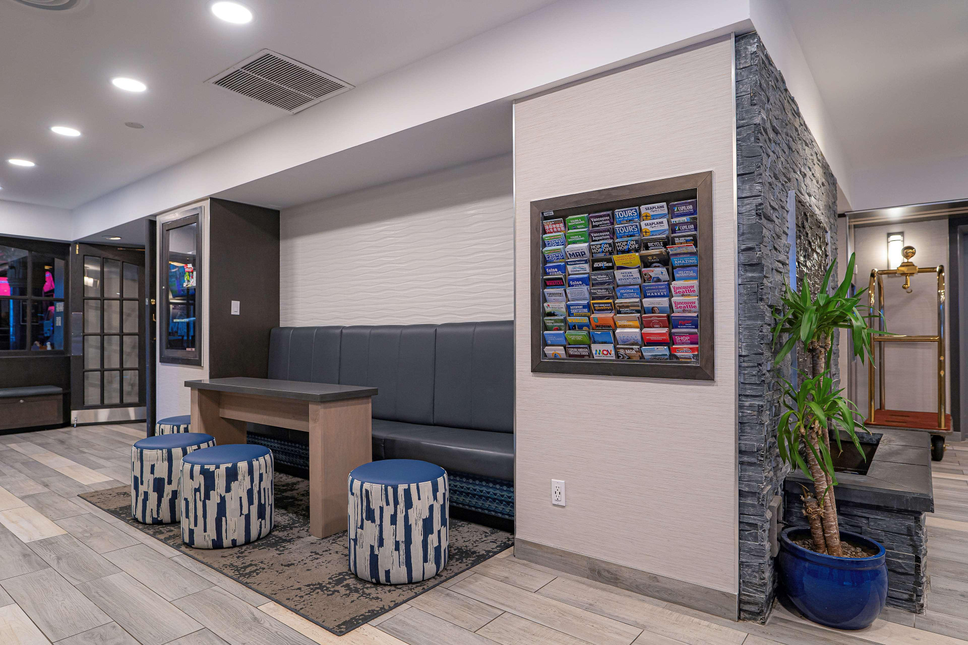 Vista Lobby Best Western Plus Sands