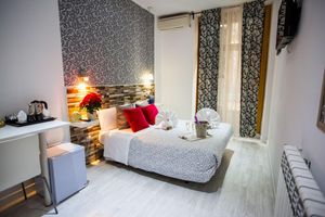 Alojamiento - Hostal Adis