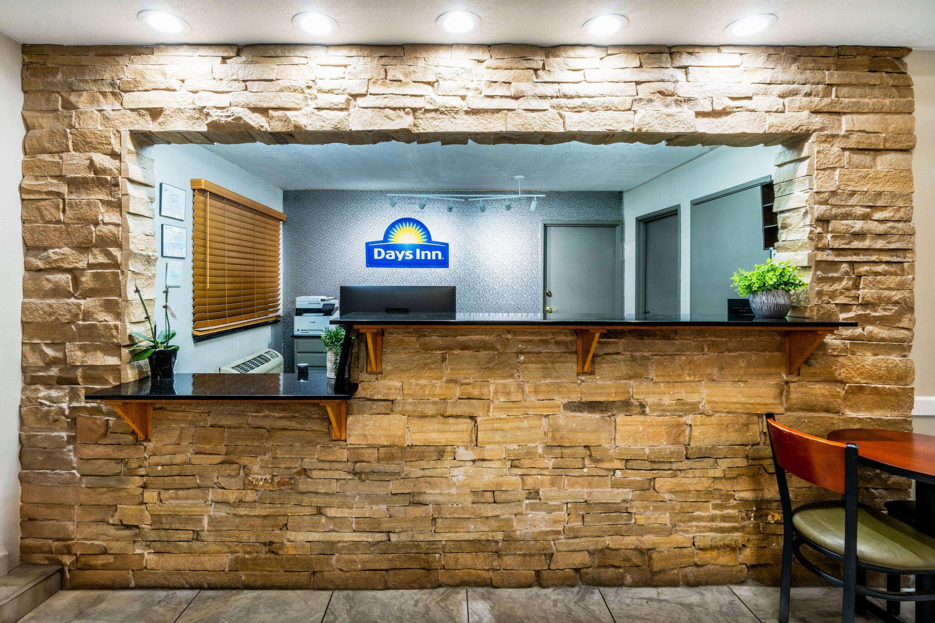 Vista Lobby Days Inn By Wyndham Los Lunas