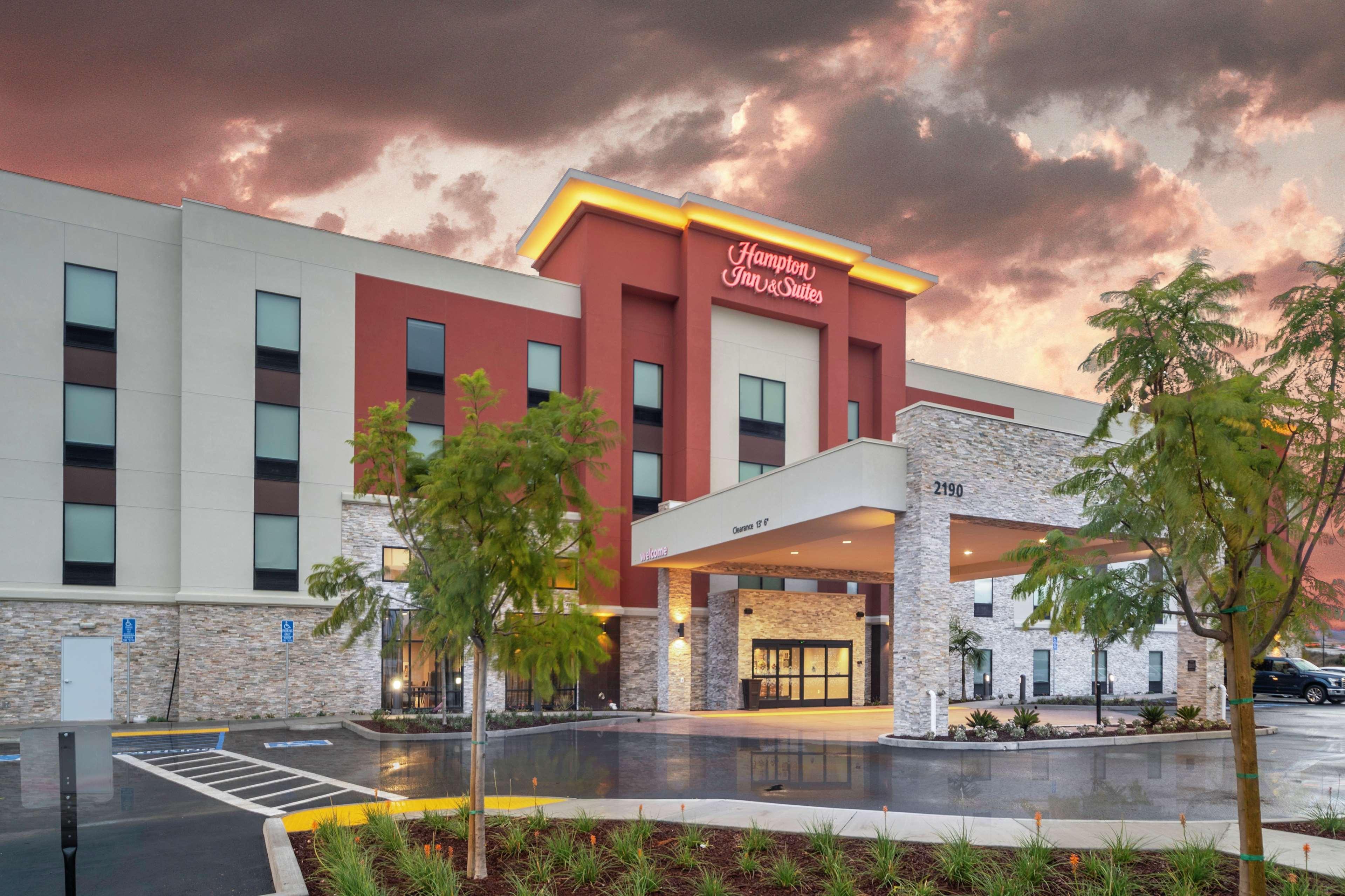 Vista Exterior Hampton Inn & Suites Santa Maria