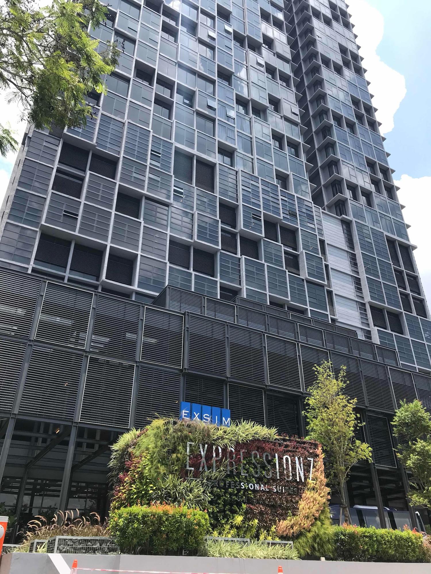 Varios Expressionz Professional Suites by Kelvin