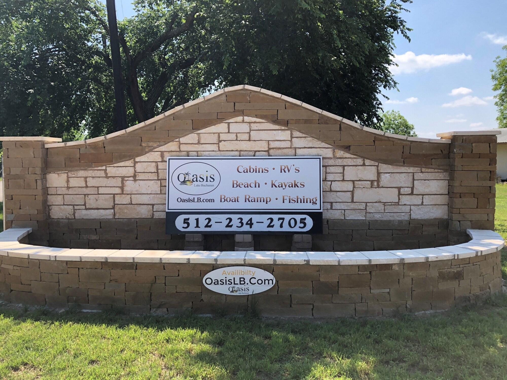 Varios Oasis Lake Buchanan