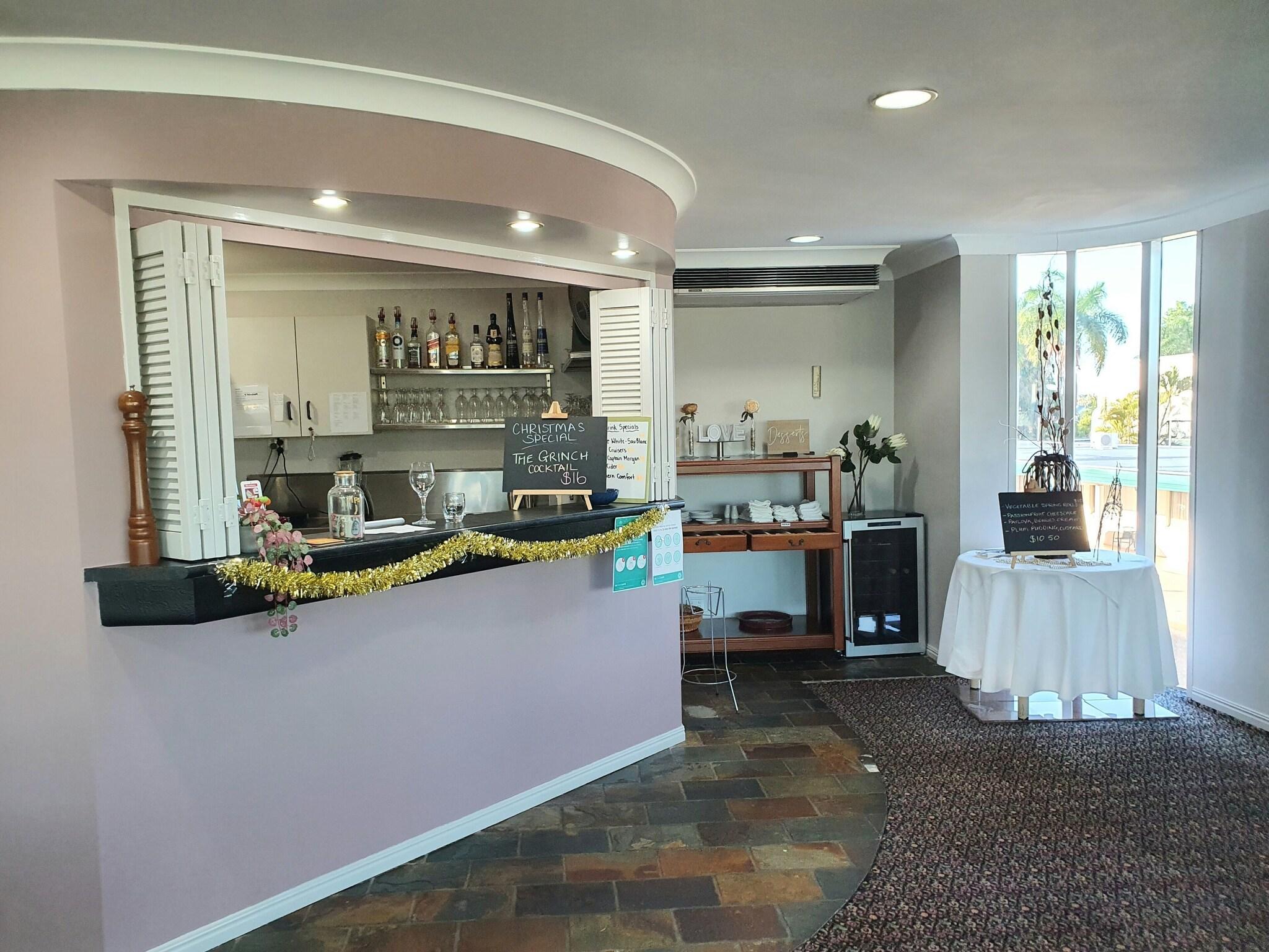 Bar/Salón McNevins Parkway Motel