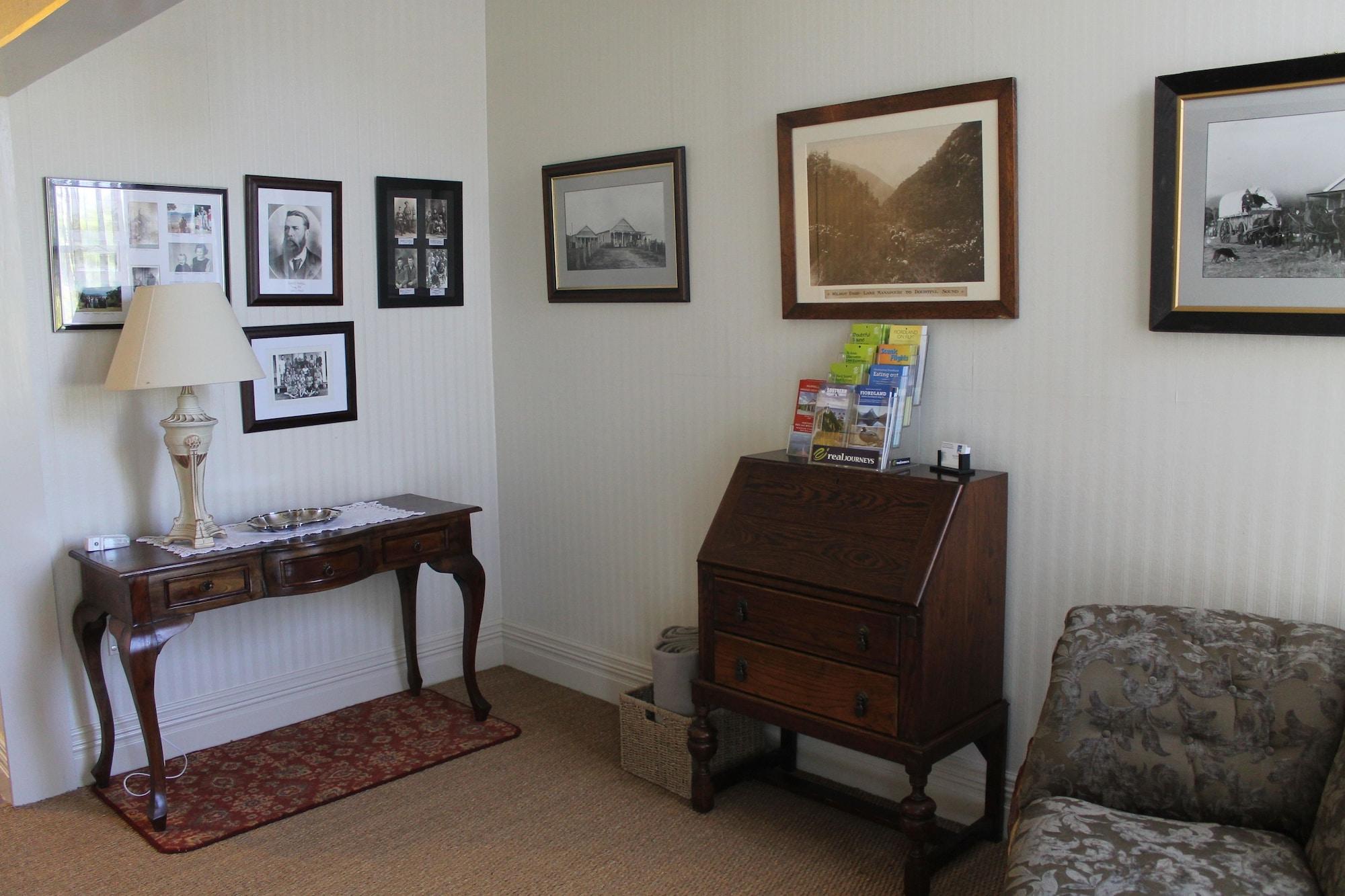 Vista Lobby Murrell's Grand View House