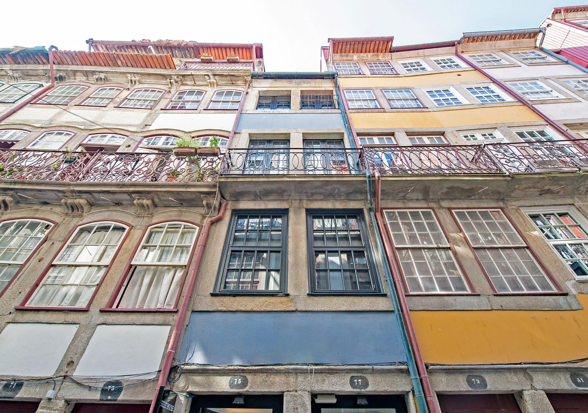 Vista Exterior Oporto Street Fonte Taurina