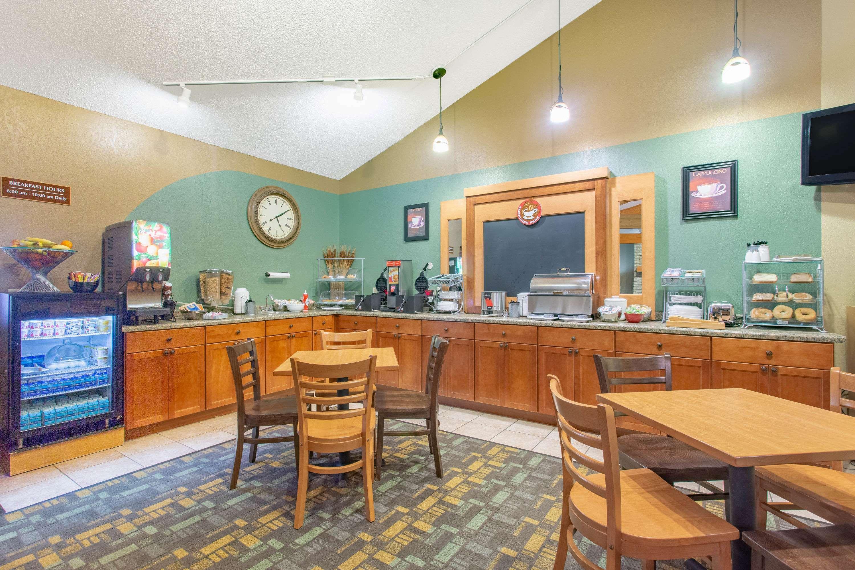 Restaurant AmericInn by Wyndham Rhinelander