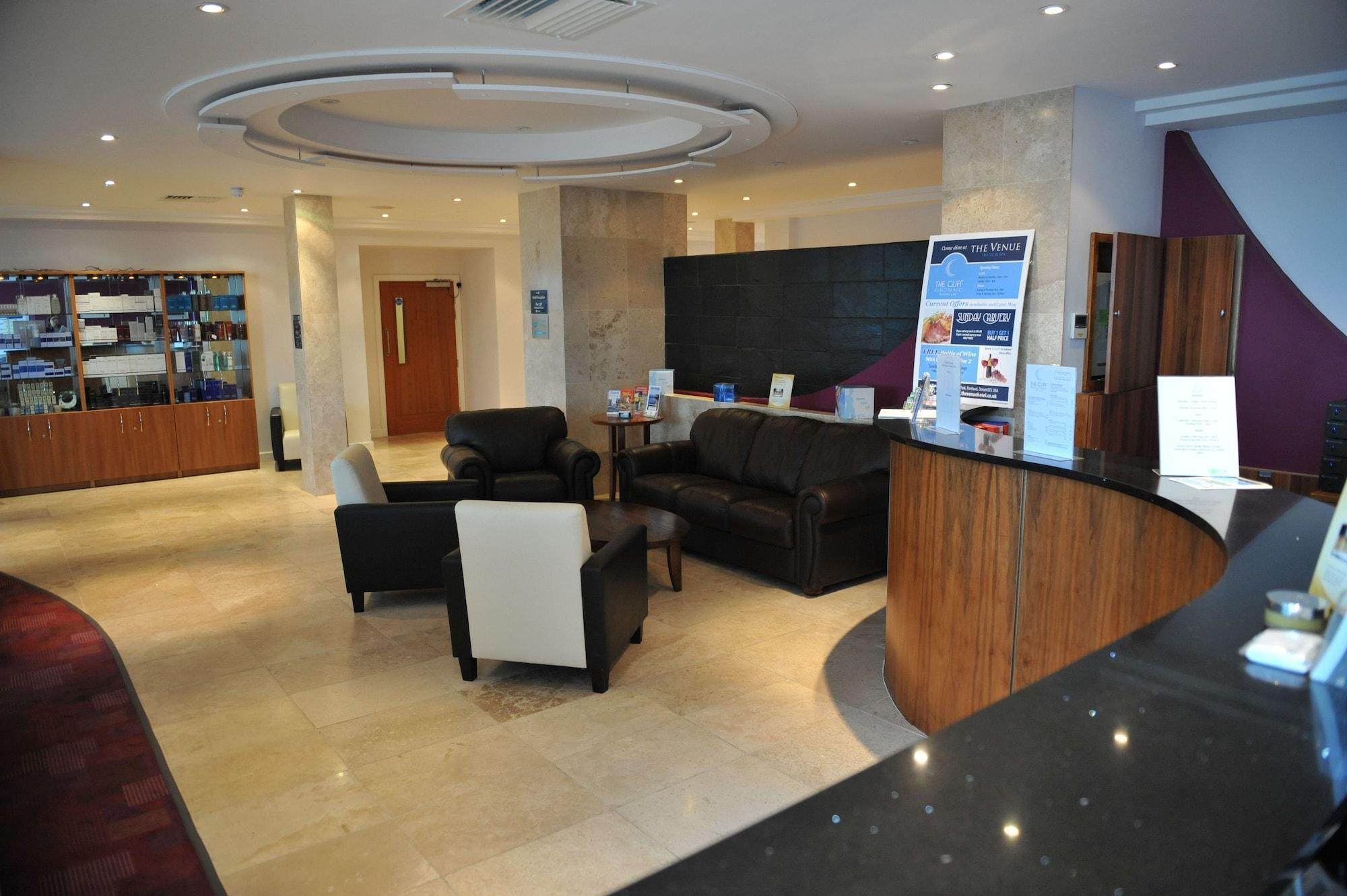 Vista Lobby Admiralty Hotel & Restaurant