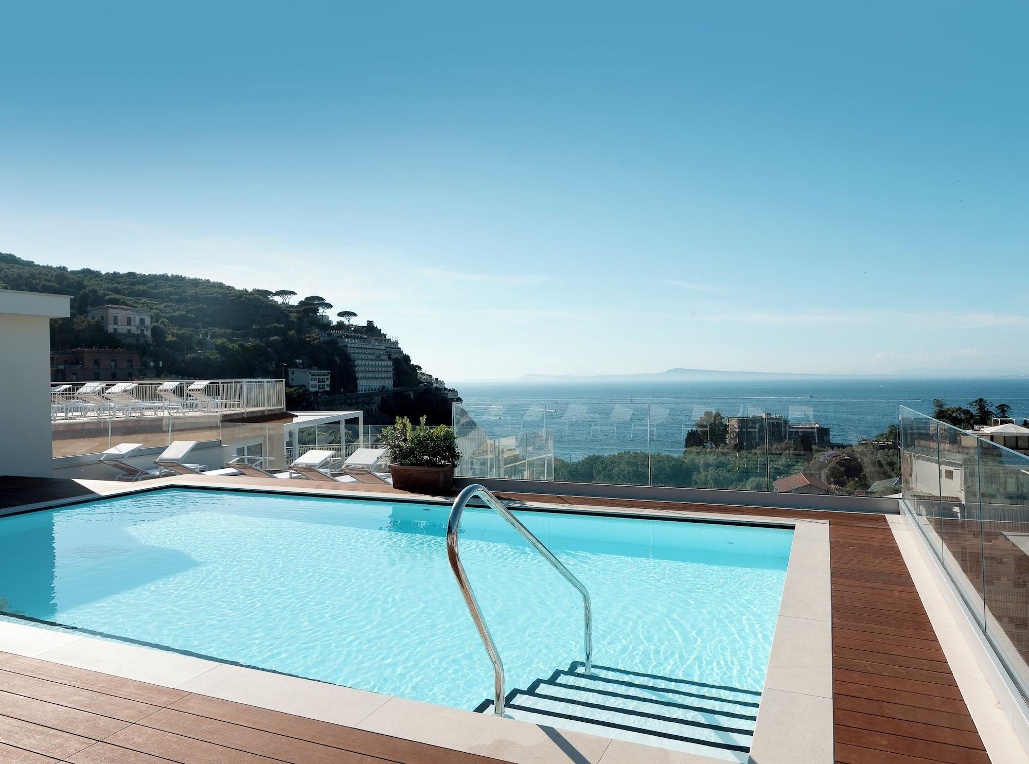 Vista Piscina Hotel Tirrenia