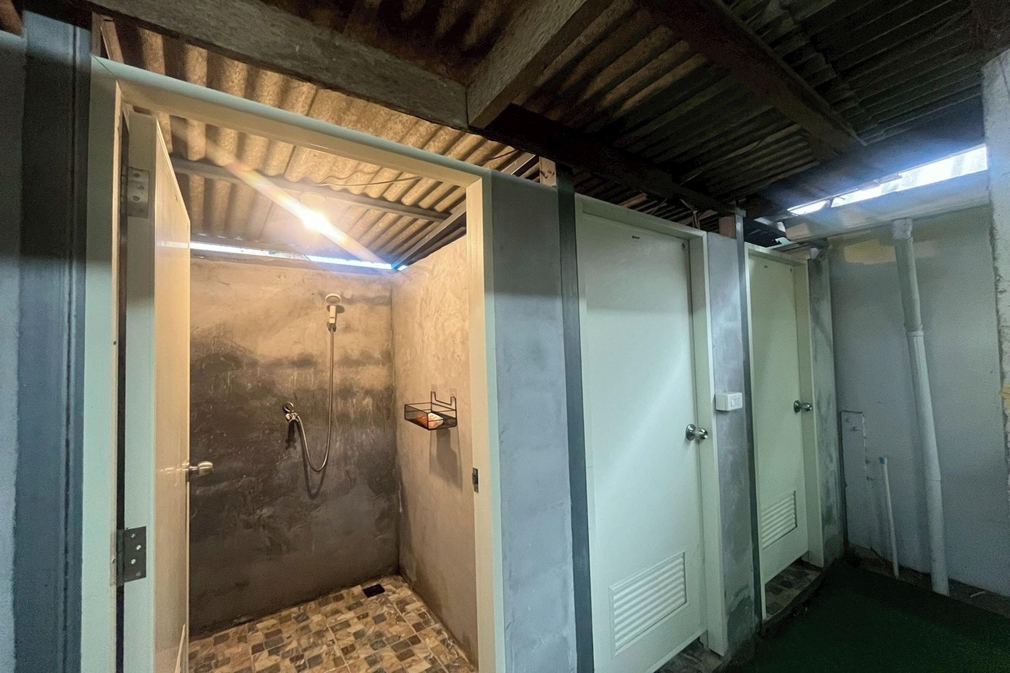 Habitación Noah’s Ark Cannabis Bar Restaurant Hostel