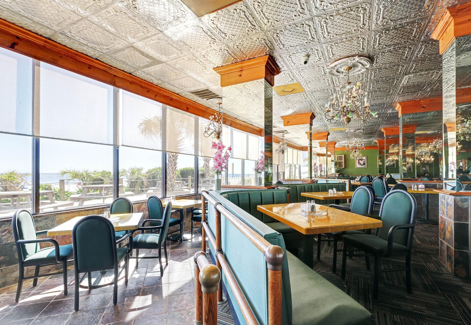 Restaurant Sands Beach Club Resort