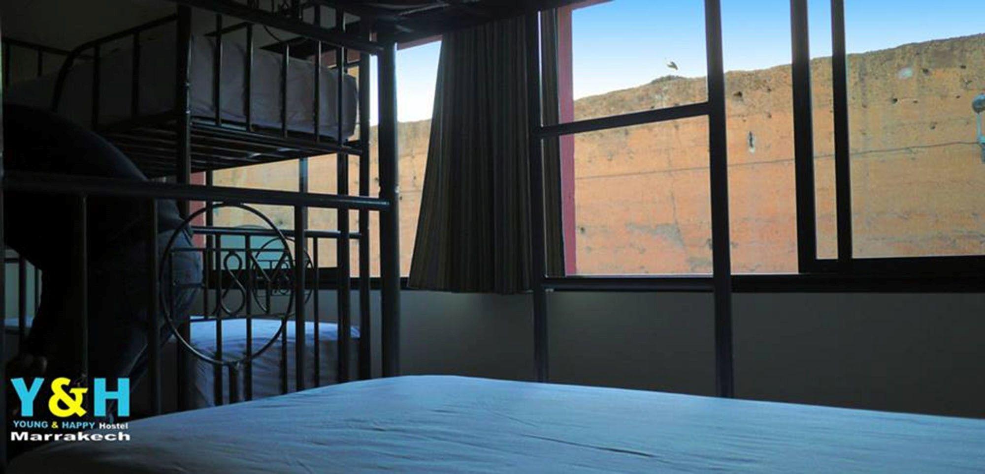 Varios Young and Happy Marrakech