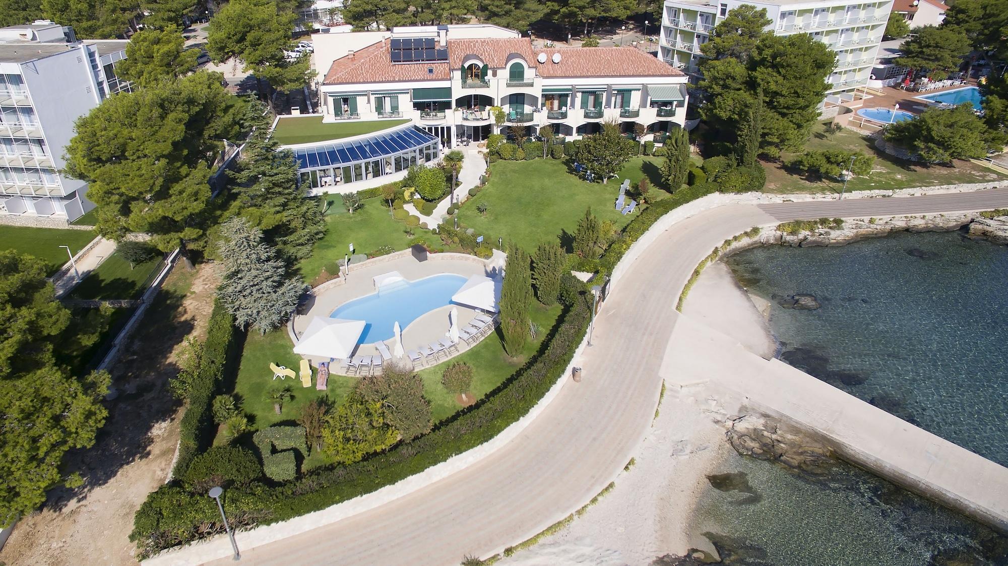 Vista Exterior Hotel Villa Radin