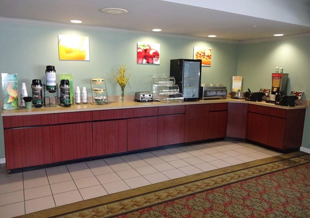 Vista Lobby Red Roof Inn & Suites Indianapolis Airport