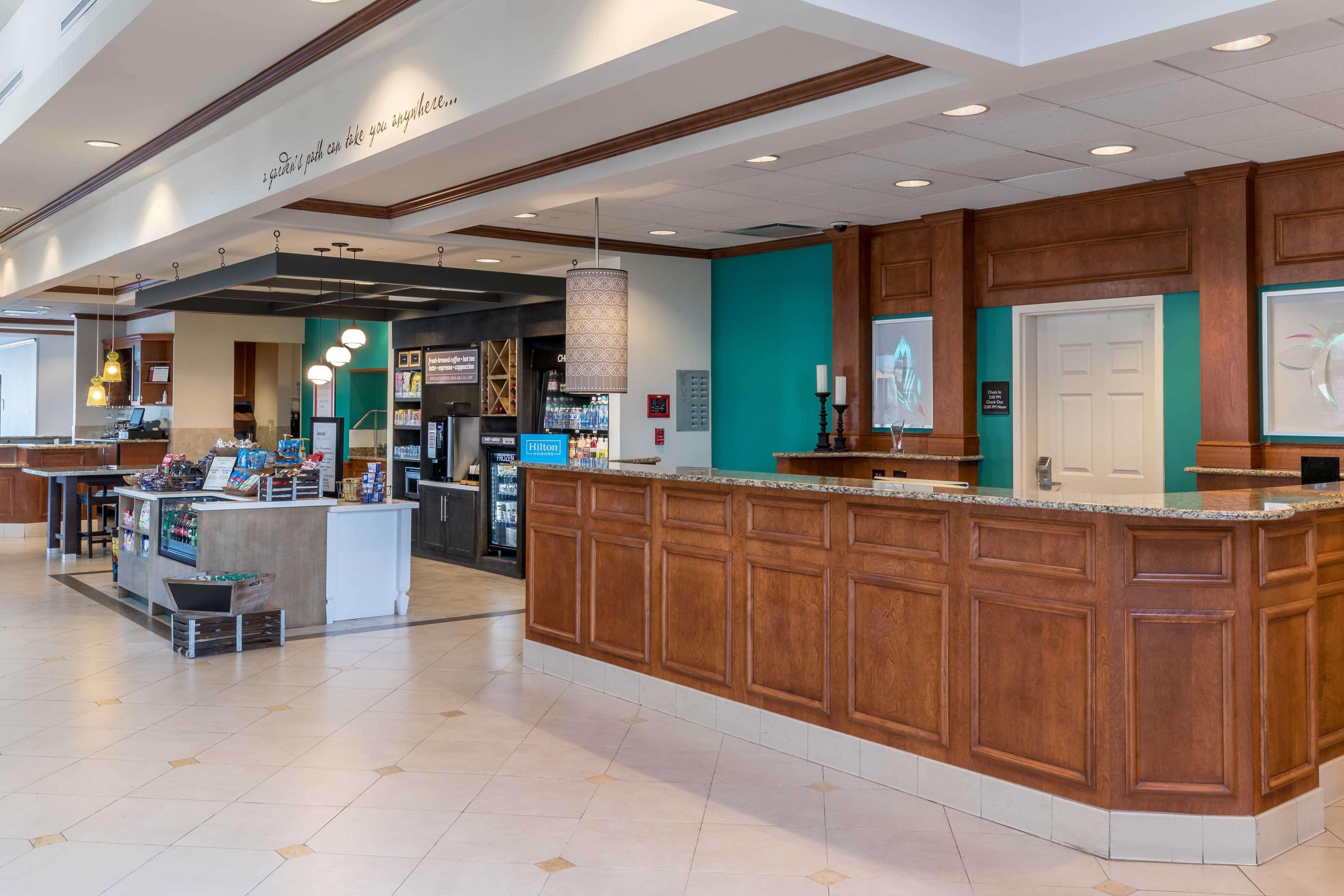 Vista Lobby Hilton Garden Inn Naperville/Warrenville