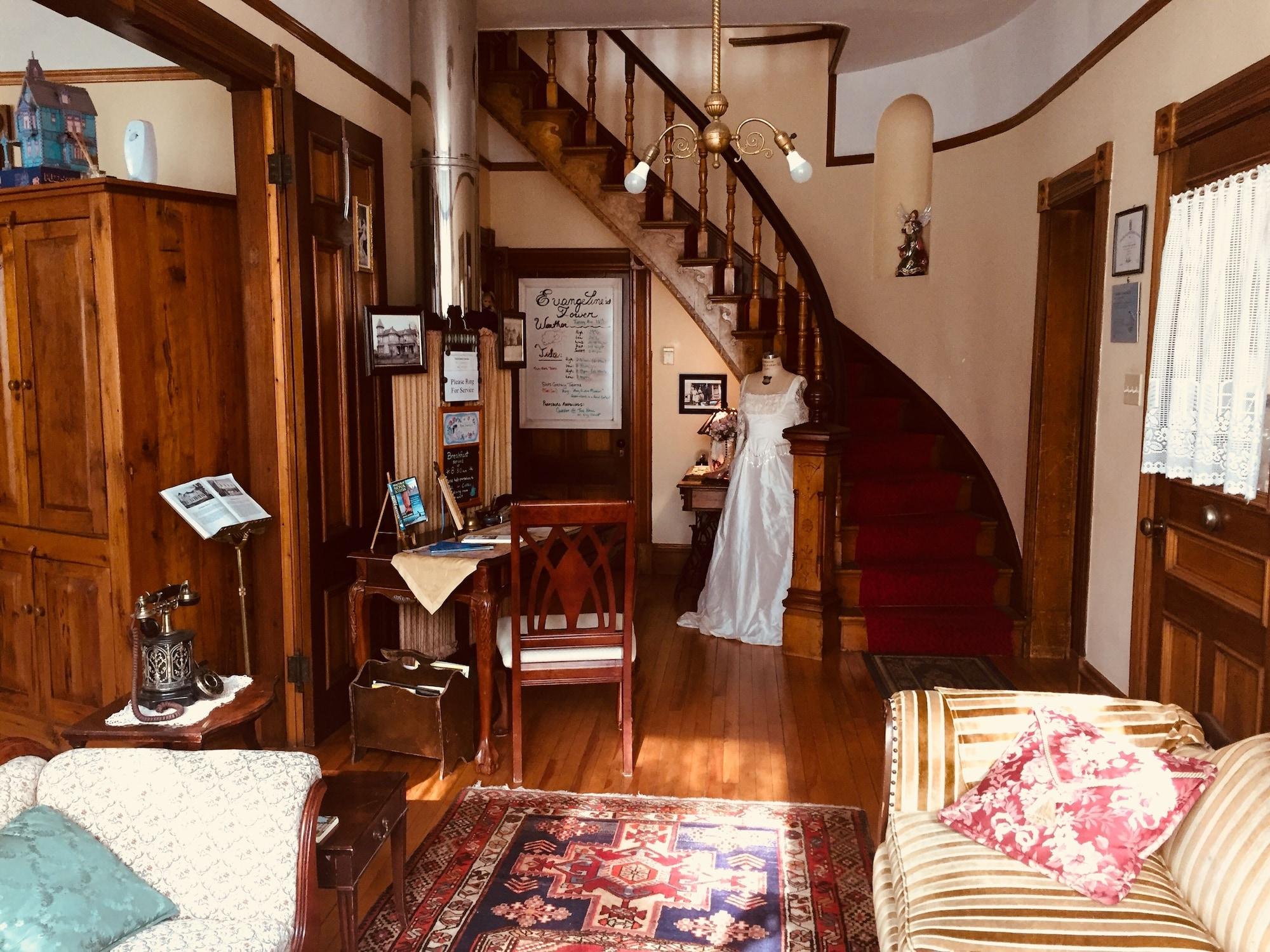 Vista Lobby Evangeline's Tower Bed & Breakfast