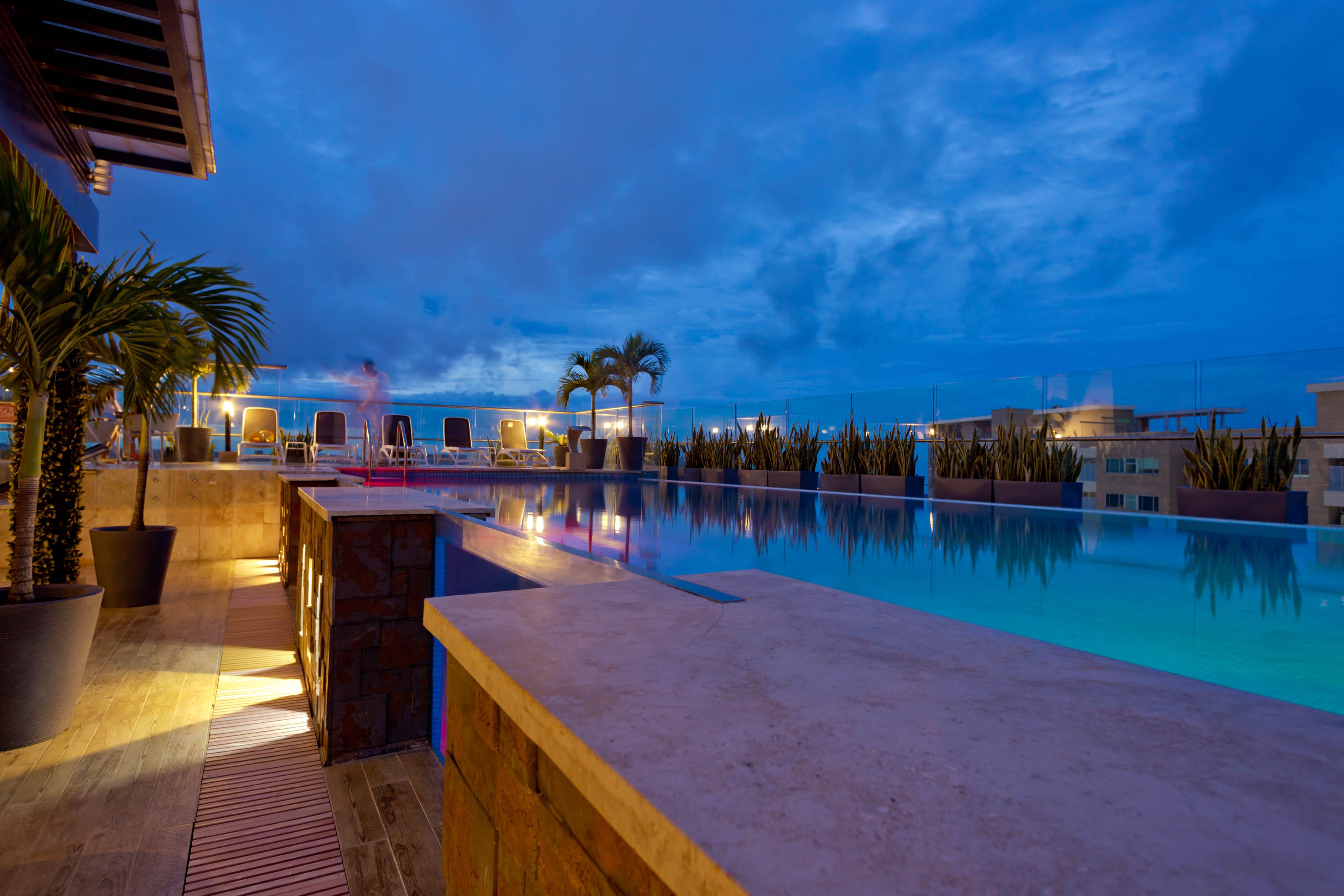 Vista Piscina Crowne Plaza Barranquilla by IHG