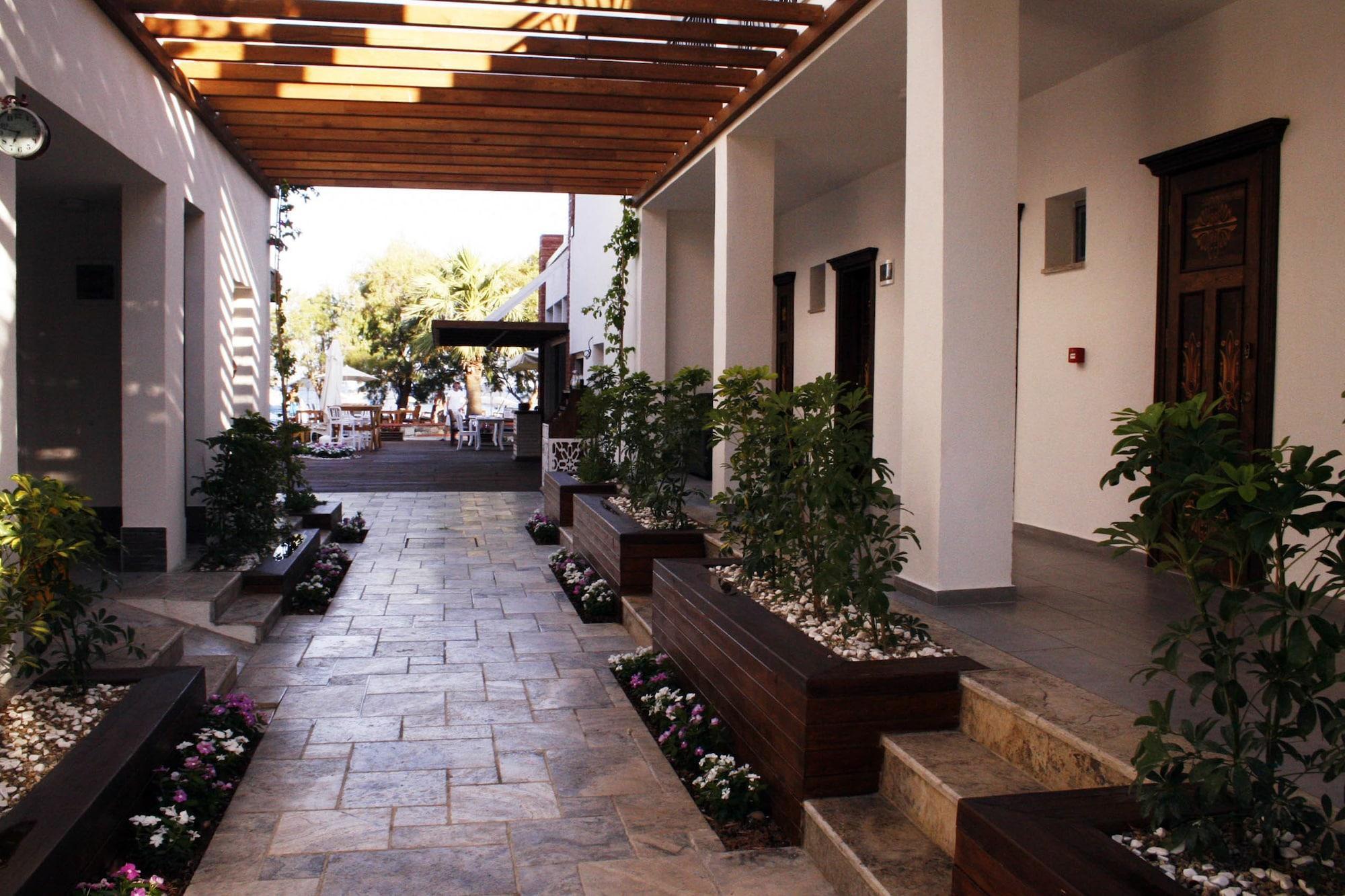 Vista Exterior Meggs Bodrum Beach Hotel