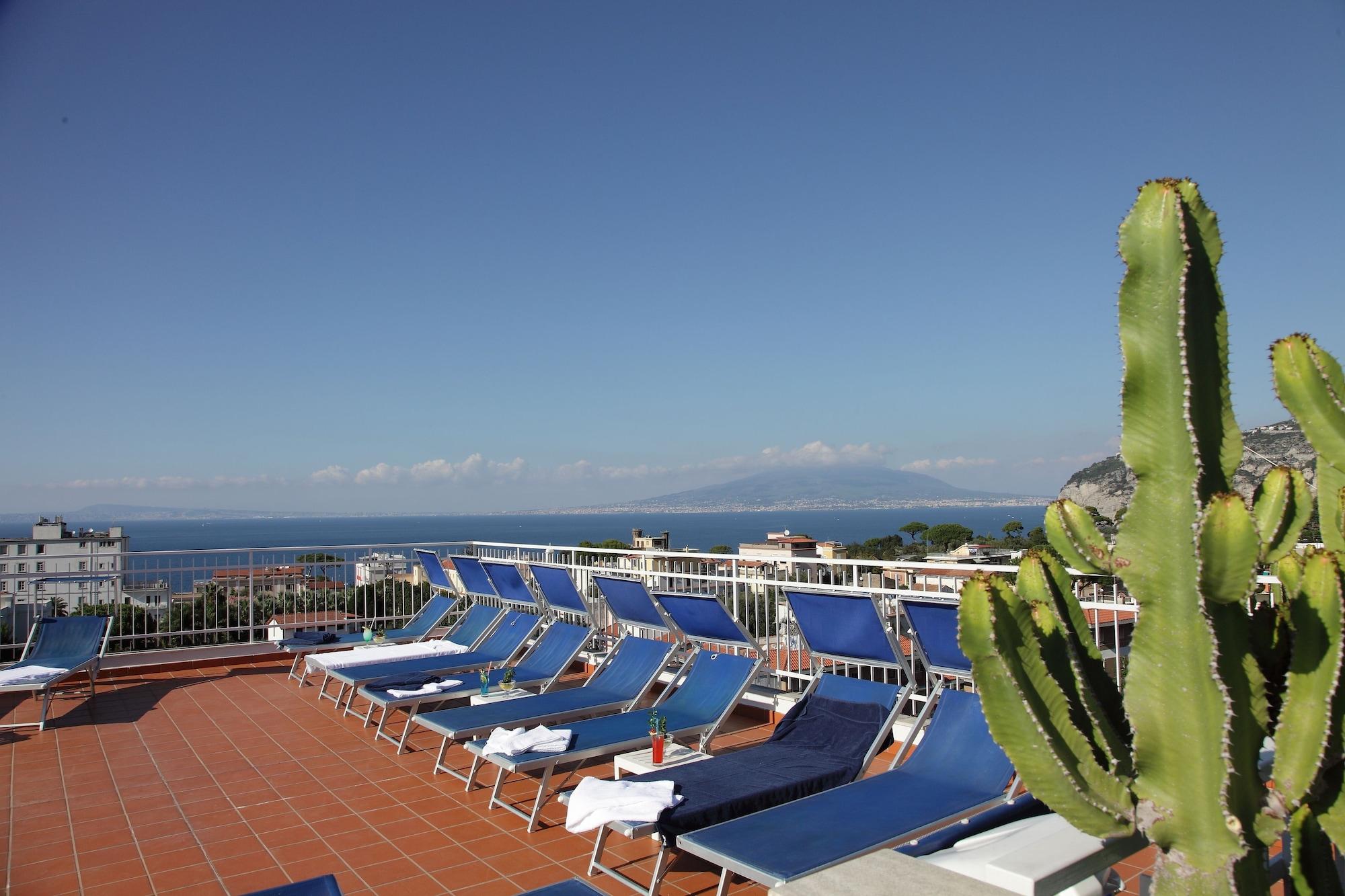 Vista Exterior Hotel Caravel