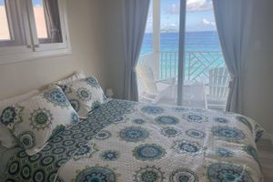 Alquiler Vacacional - Spectacularly situated Beach Front  High Tide@ The Tides  at Little Apple Bay.