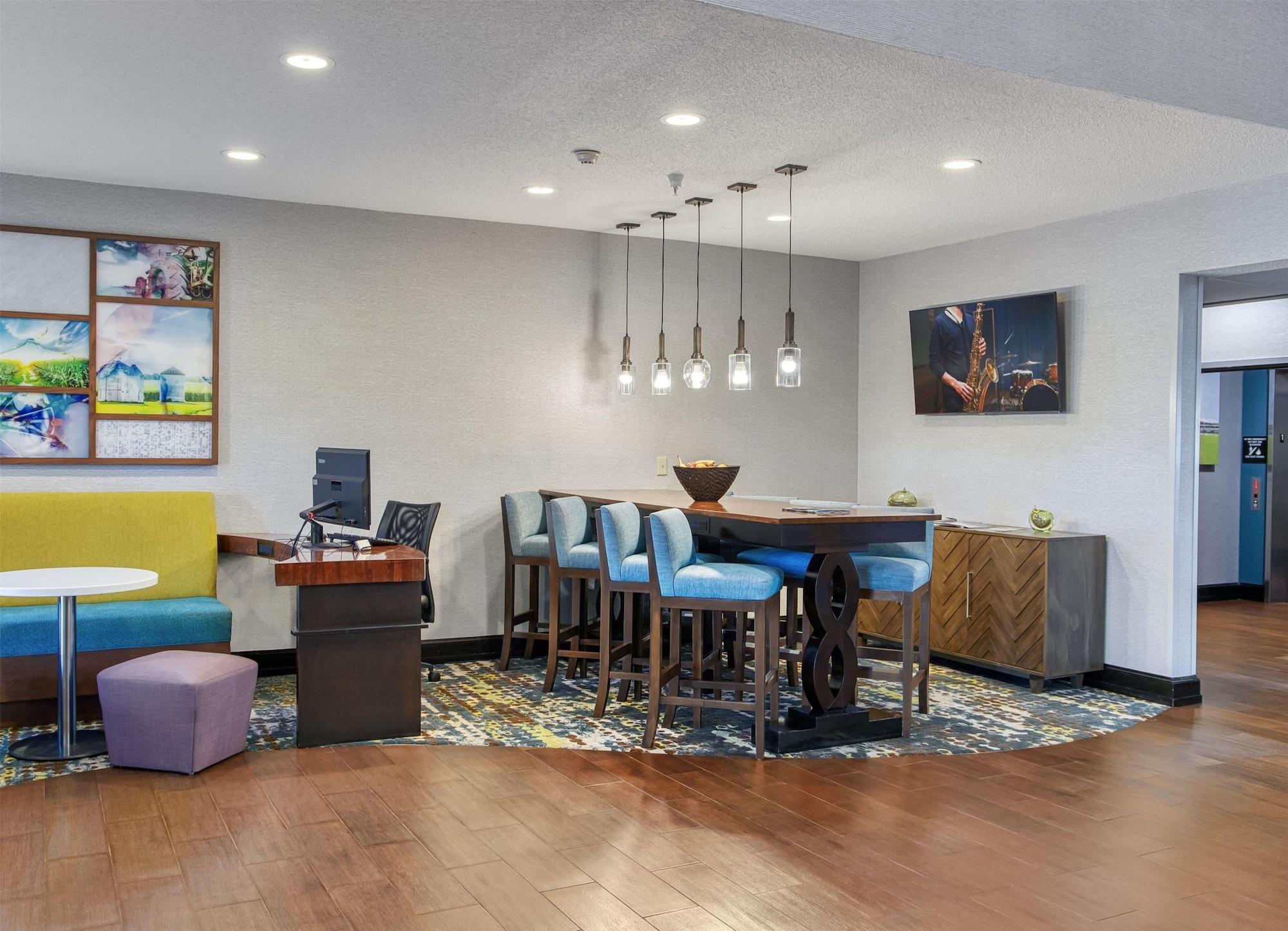 Vista Lobby Hampton Inn Elkhart IN