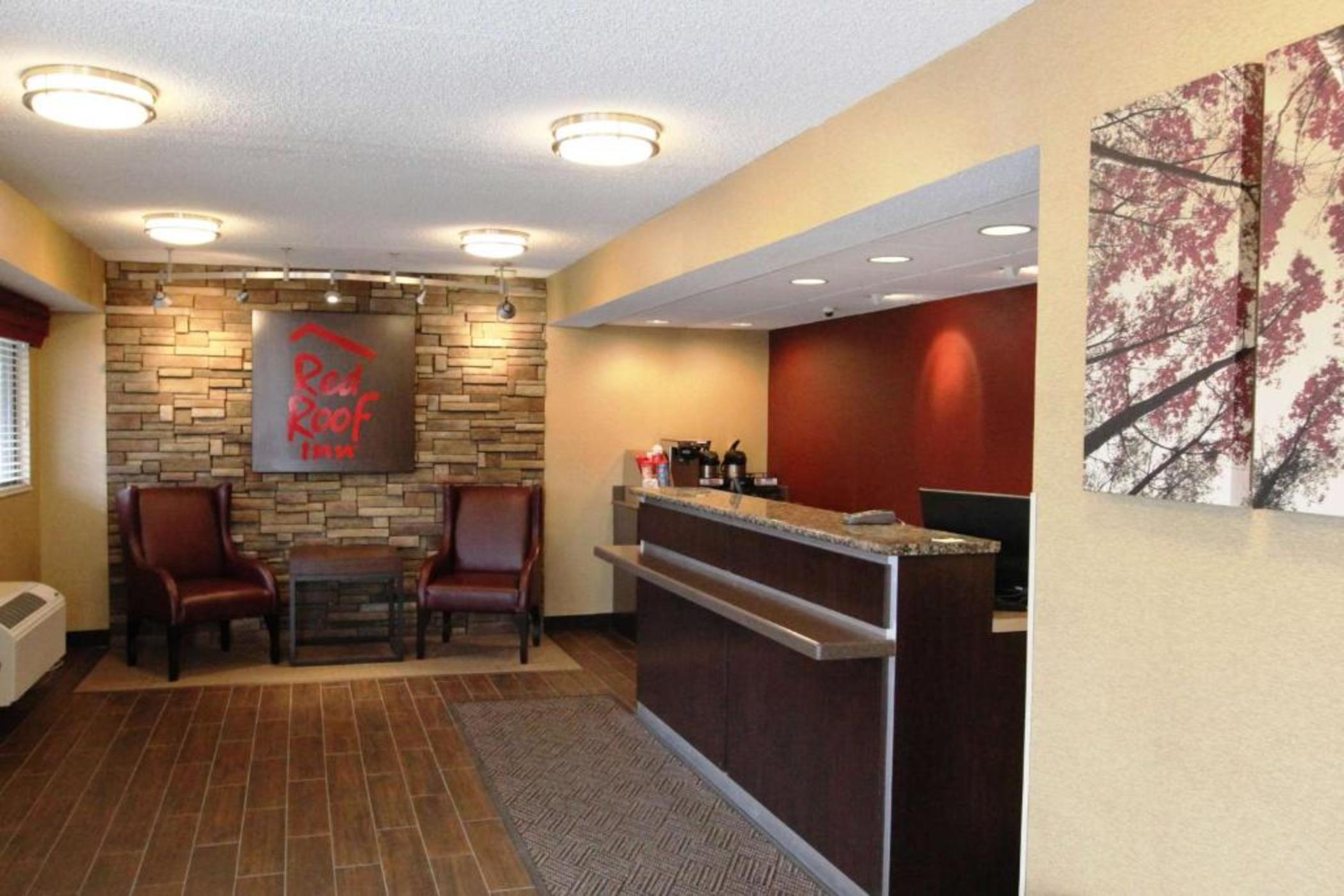 Vista Lobby Red Roof Inn Albany Airport
