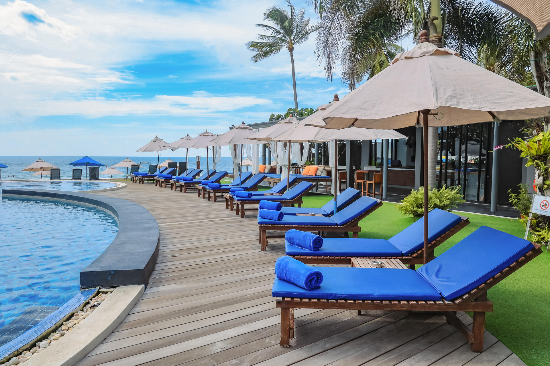 Vista Exterior KC Beach Club & Pool Villas