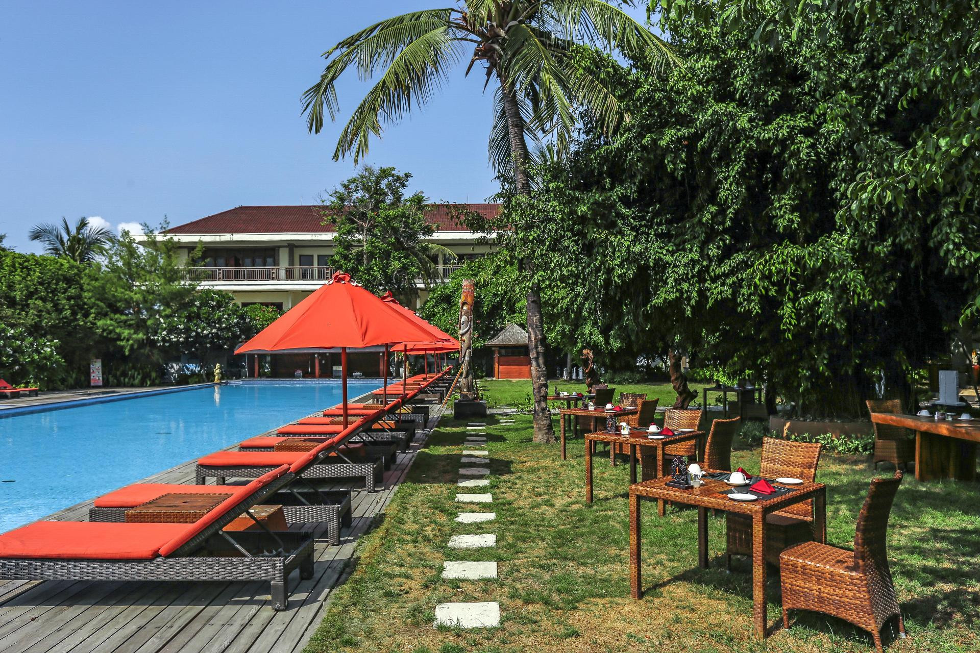 Vista Exterior Hotel Ombak Sunset