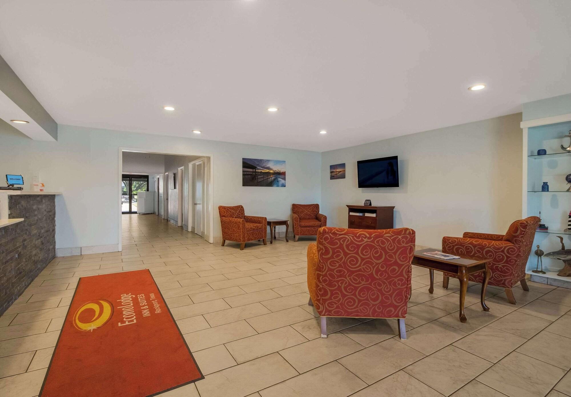 Vista Lobby Econo Lodge Inn & Suites Fulton - Rockport
