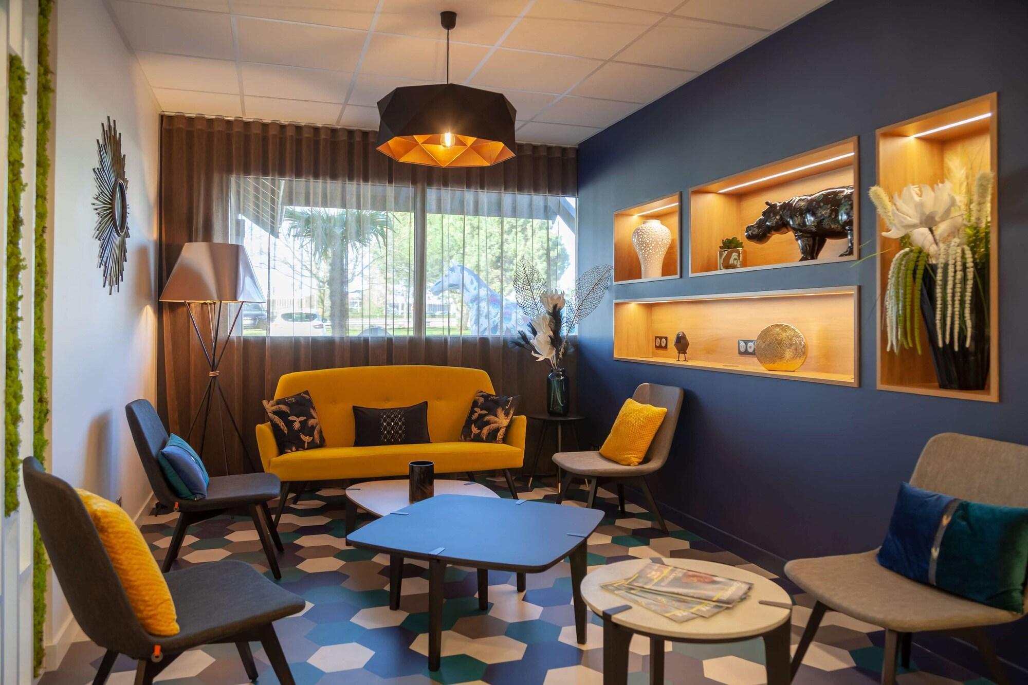 Vista Lobby Kyriad NIORT - Espace Mendes-France