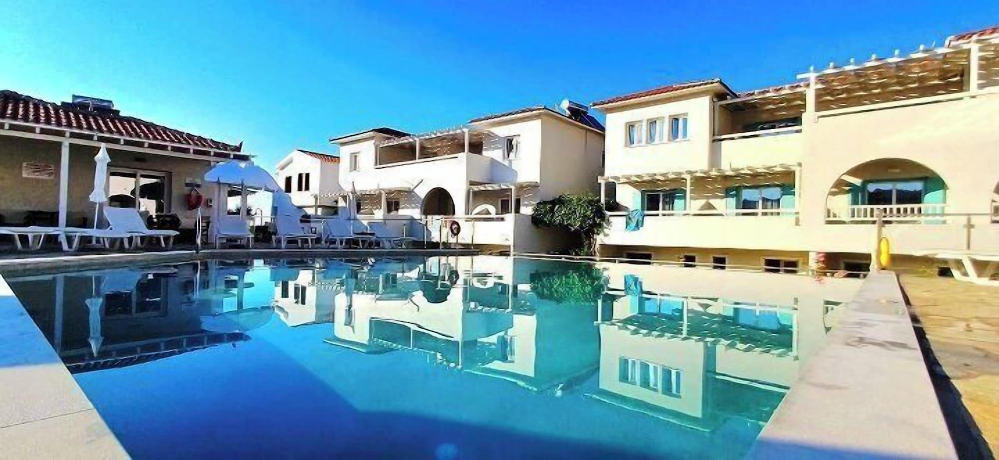 Varios Sunrise Village