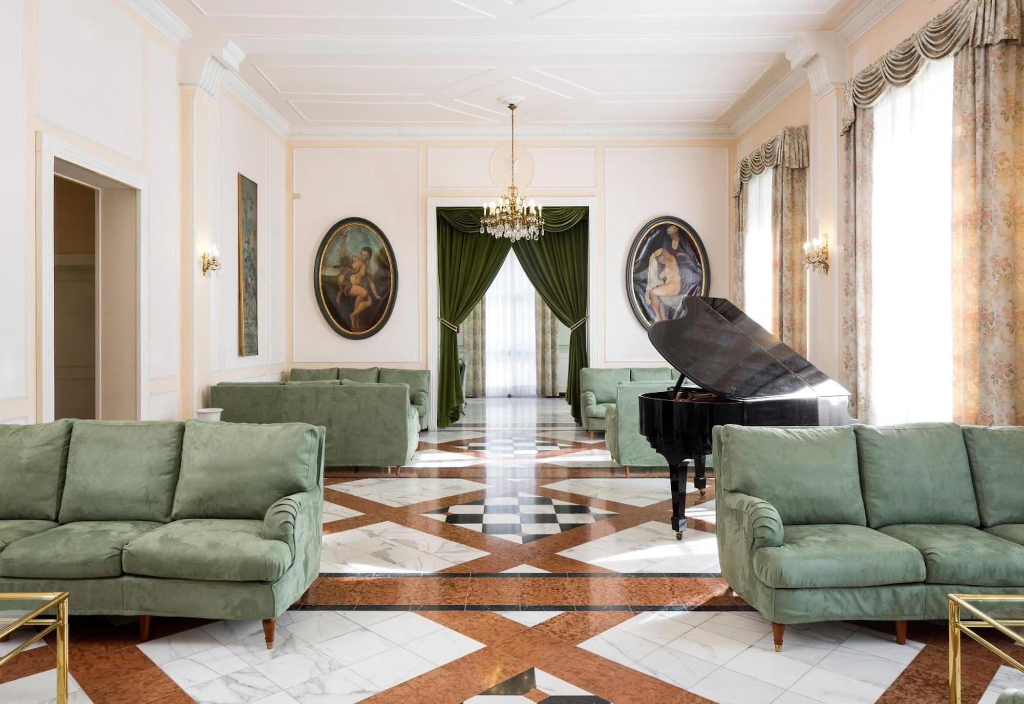 Vista Lobby Grand Hotel Terme