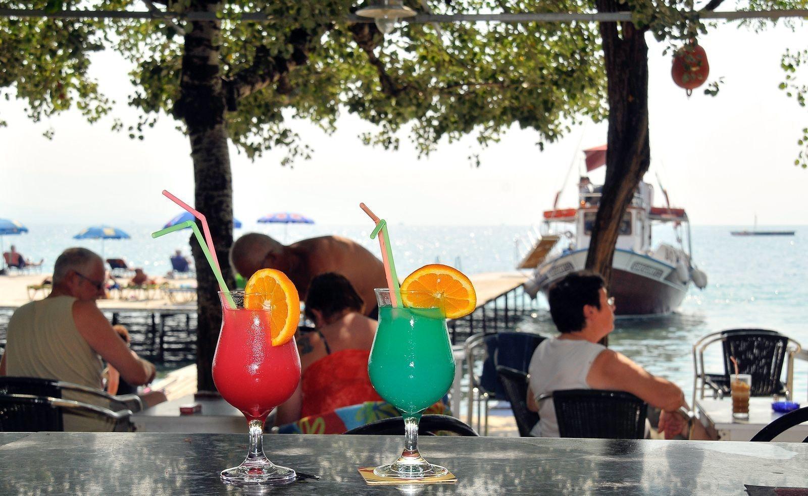 Bar/Salón Dassia Beach