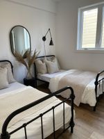 Alquiler Vacacional - 180 degree lake view, luxury Port Stanley escape overlooking the beach!