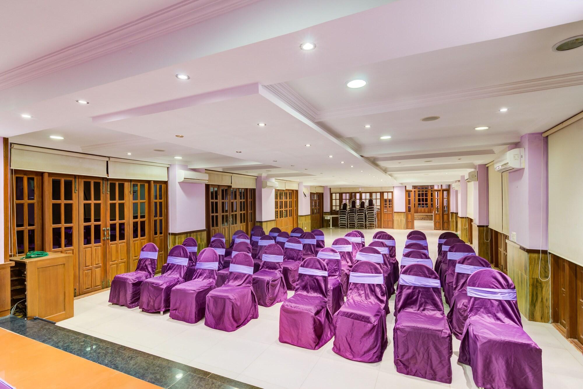 Salón de Baile Shantai by the lake