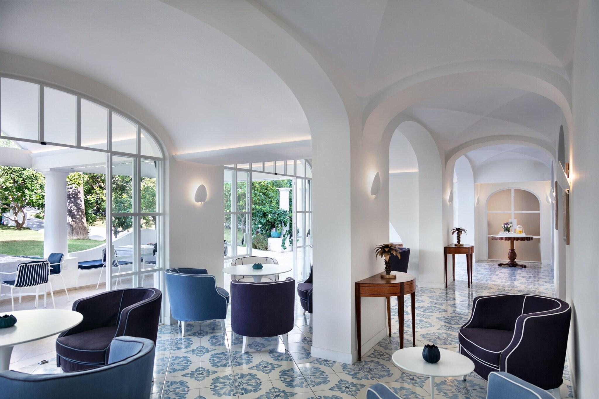 Bar/Salón Pazziella Garden & Suites