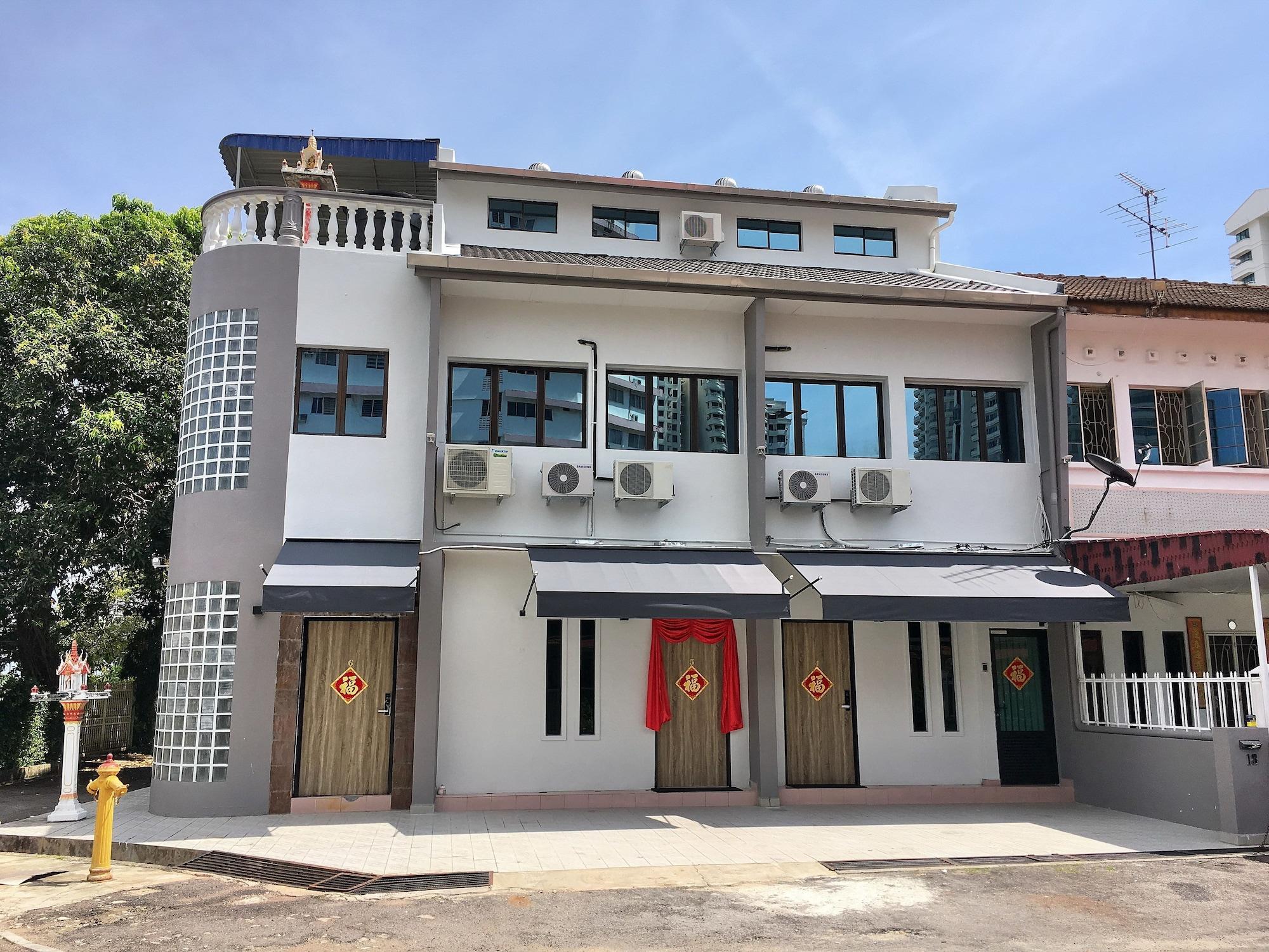 Varios iBook8 Superior 1 Bedroom Gurney Suites  by iBook Homestay