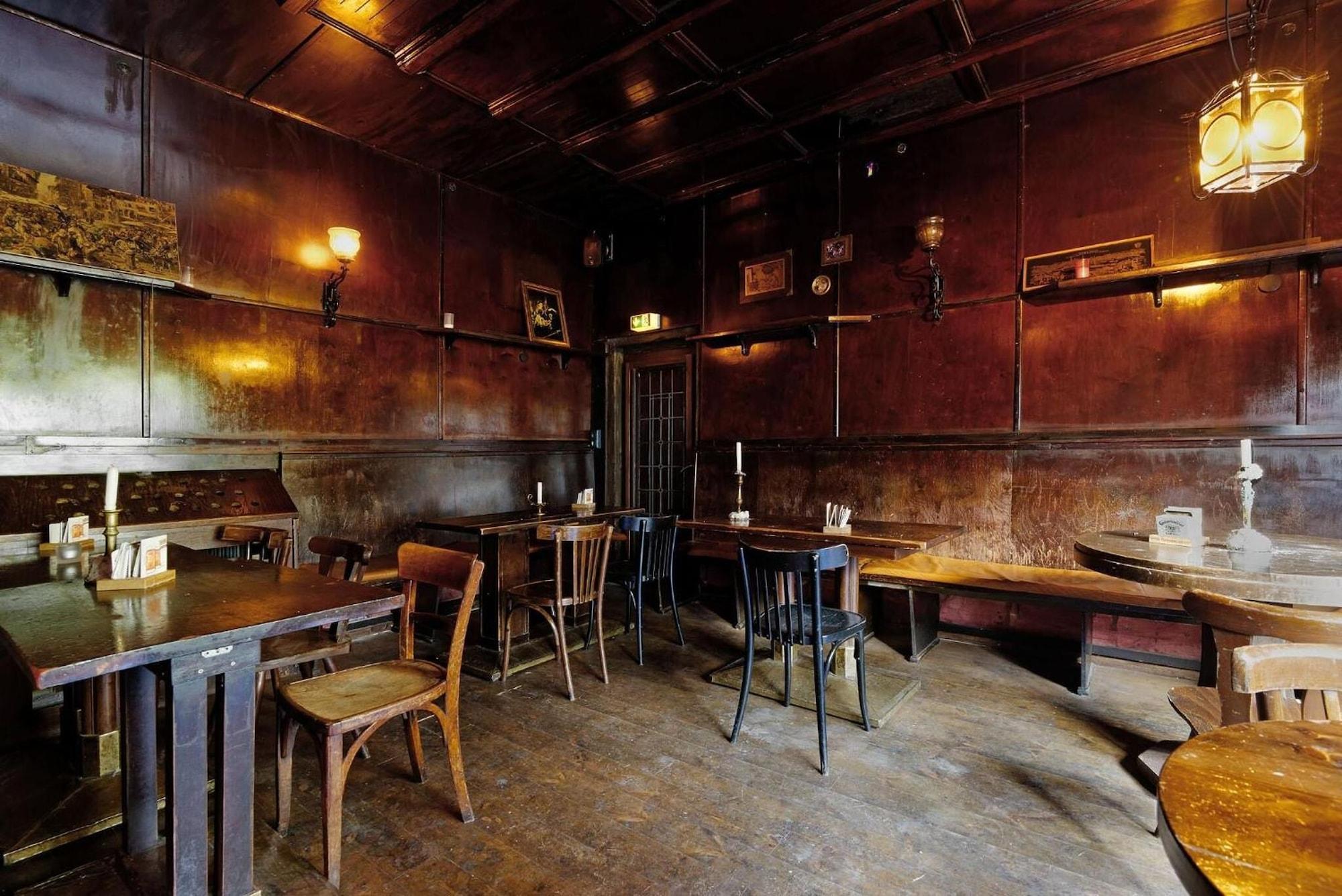 Restaurant Ballhaus Berlin Hostel