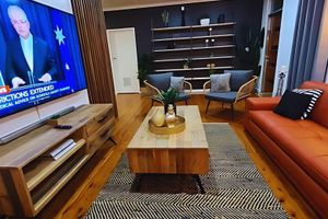 Alquiler Vacacional - 4 BEDROOM TROPICAL HOME + LAP POOL + PARKING FOR CARAVANS, BOATS OR TRAILERS.