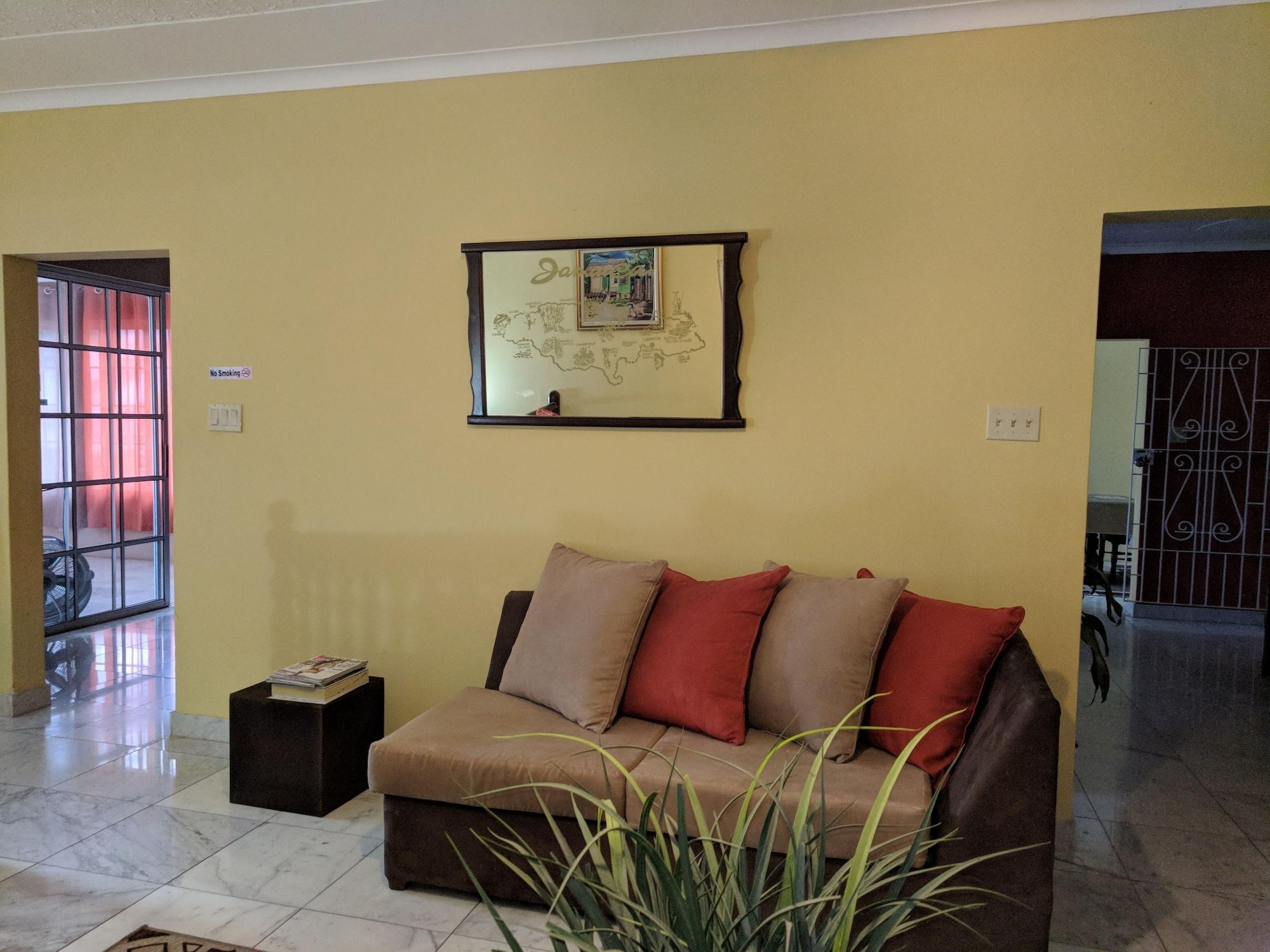 Vista Lobby Rockhampton Retreat Guest House