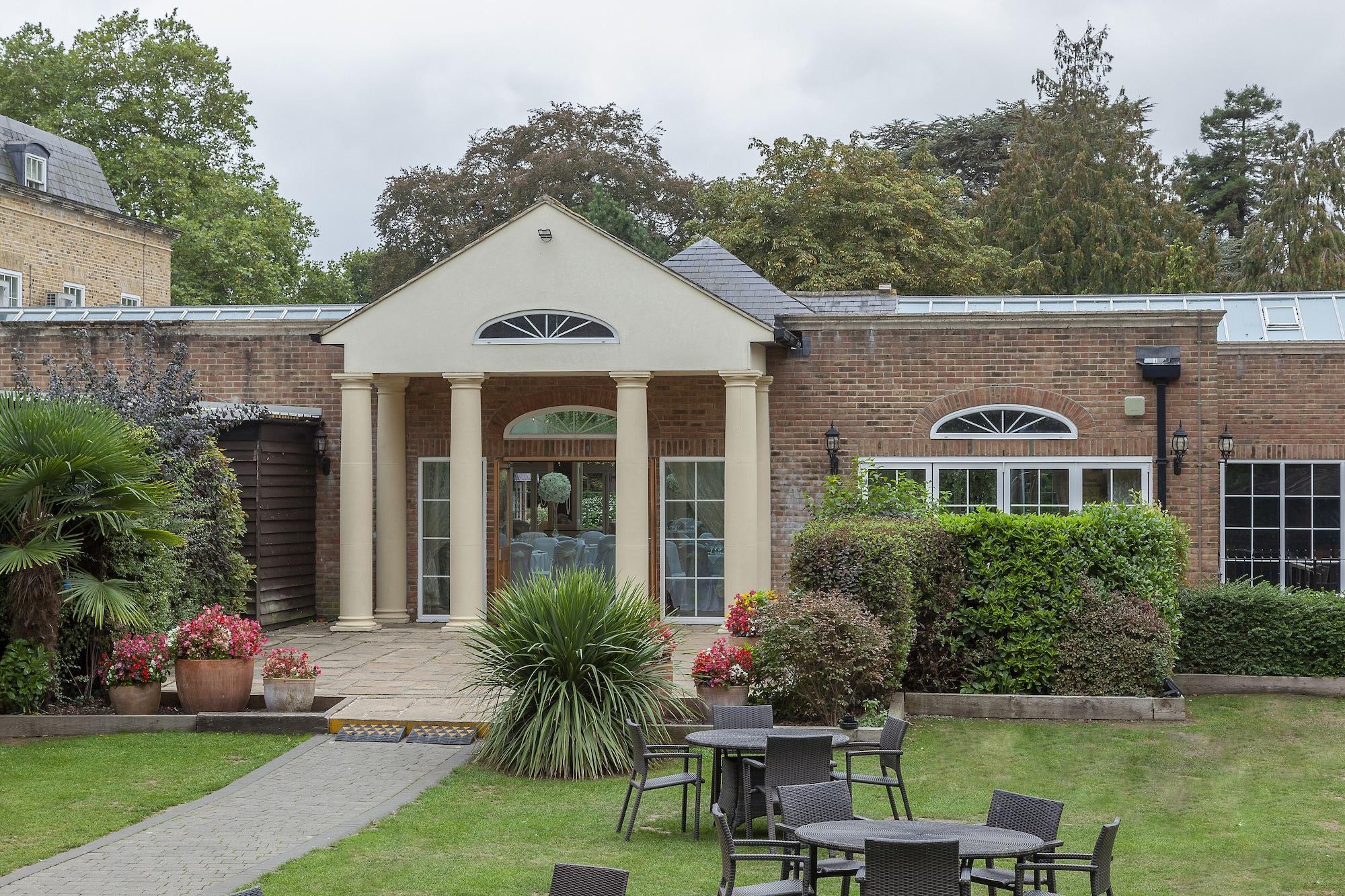 Vista Exterior Orsett Hall Hotel