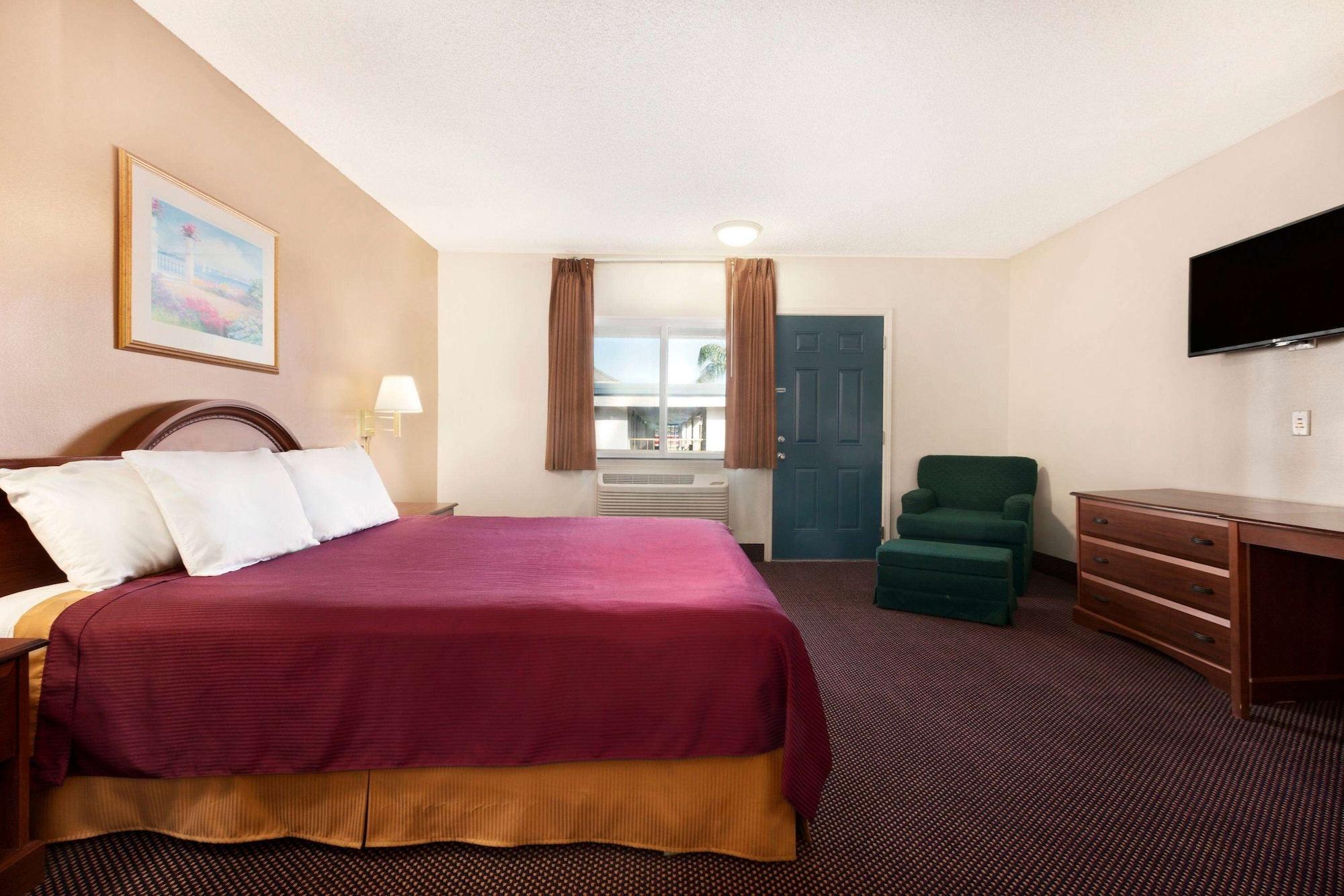 Habitación Travelodge by Wyndham Bakersfield